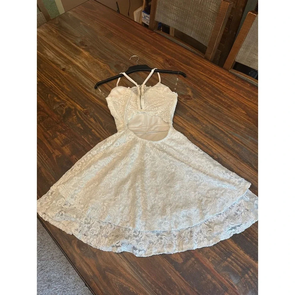Emerald Sundae White Sparkle Lace Dress V Neck Spaghetti Strap Mini‎ Dress XS